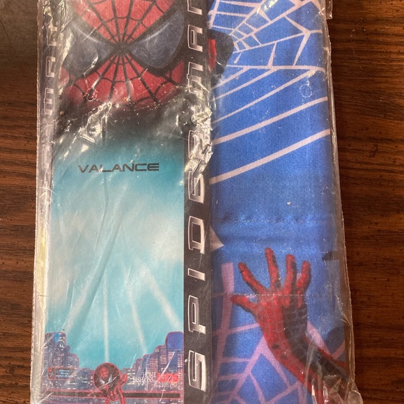 Spider-man valance finished size 84 x 15” fits window size 36 -49” - Picture 1 of 3